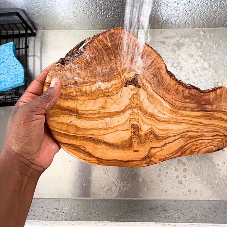How to Clean a Wood Cutting Board