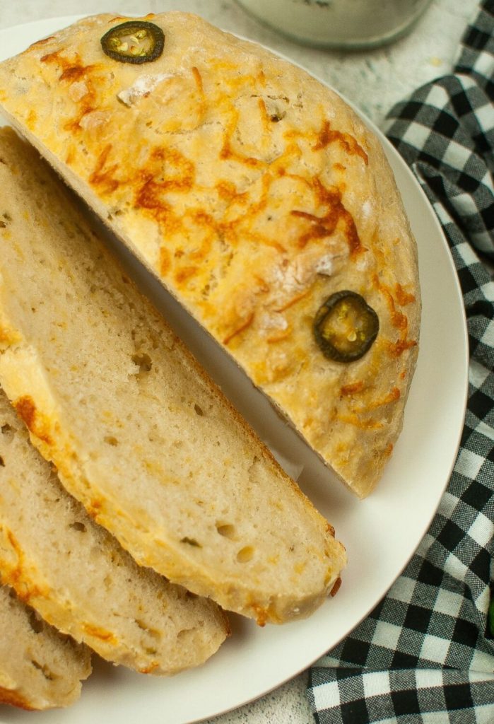 Homemade Jalapeño Cheddar Artisan Bread Without Kneading 1 No kneaded jalapeno cheddar artisan bread recipe.