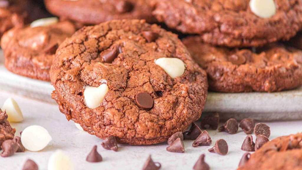 26 Deliciously Simple Cookies that Anyone Can Make at Home 13 Devil’s Food Cookies