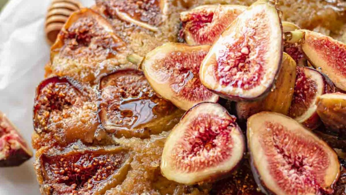 15 Fig Recipes You’ll Fall in Love With 15 Upside-Down Almond Fig Cake