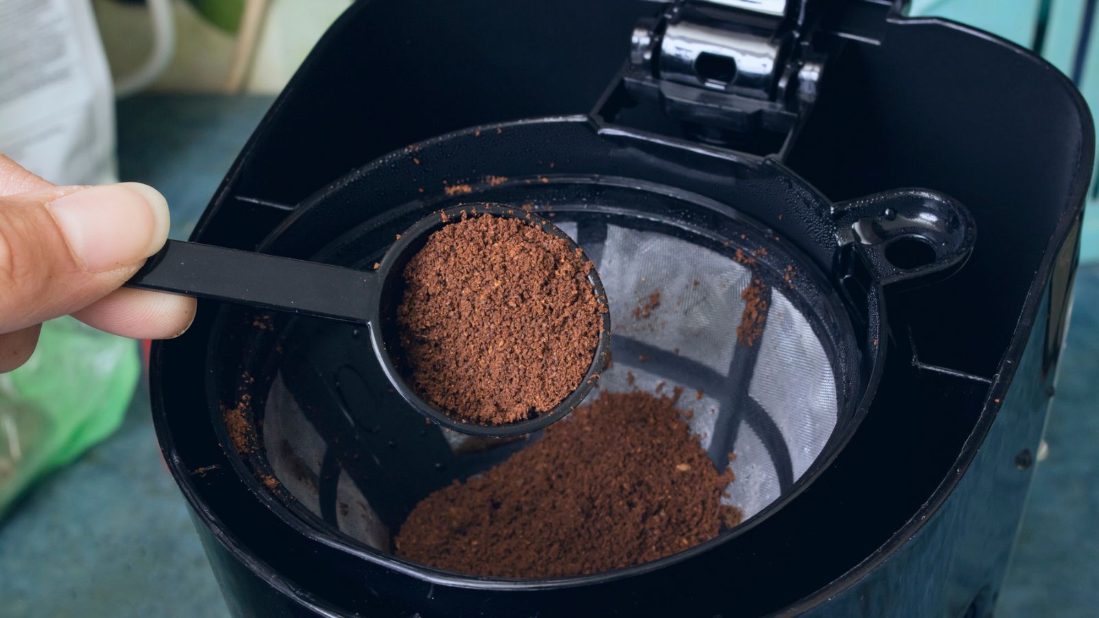 10 Unexpected Survival Uses For Spent Coffee Grounds