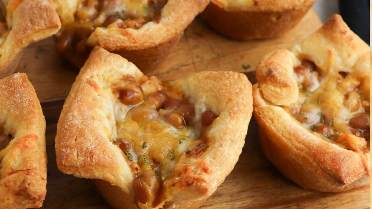 22 Recipes That Start with a Can of Crescent Rolls 1 BBQ CHICKEN CRESCENT ROLL CUPS (3)
