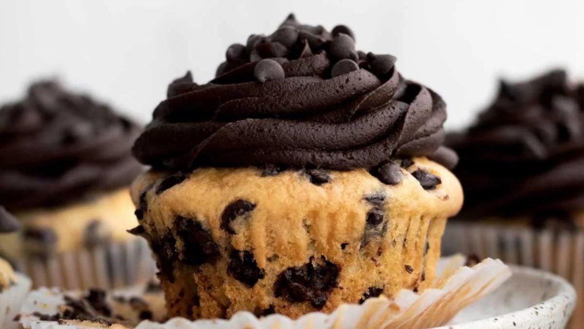 A Sweet Lineup of the Best Cupcake Recipes You’ll Ever Bake 16 Chocolate Chip Cupcakes