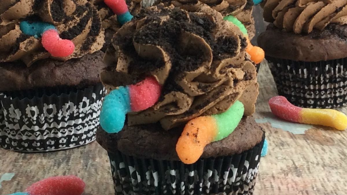 A Sweet Lineup of the Best Cupcake Recipes You’ll Ever Bake 10 Oreo cupcakes with icing and gummy worms.