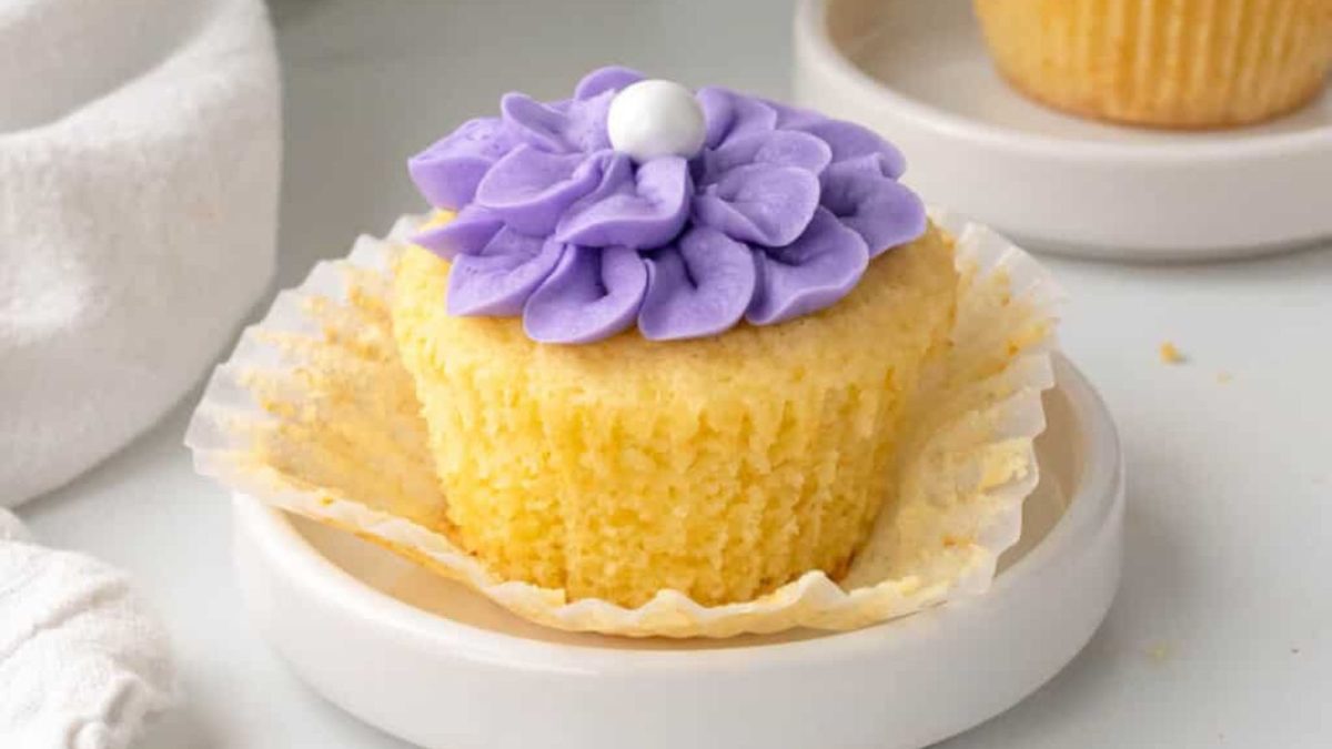 A Sweet Lineup of the Best Cupcake Recipes You’ll Ever Bake 15 Flower Cupcakes