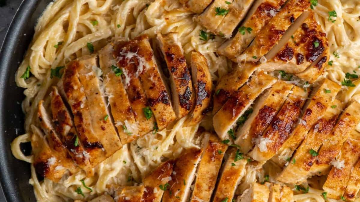 30 Cheap Dinner Ideas To Help Stretch Your Grocery Budget 7 Garlic Parmesan Chicken Alfredo