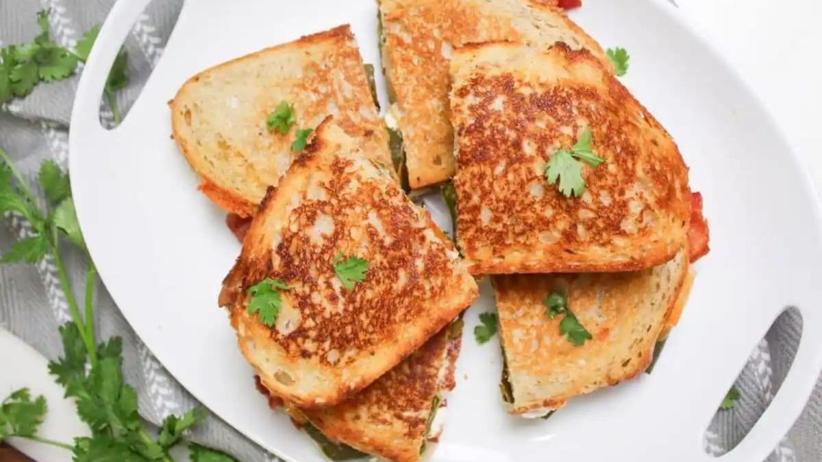 Running Out of Lunch Ideas? 26 Easy Recipes To Try 24 Jalapeno Popper Grilled Cheese Sandwiches