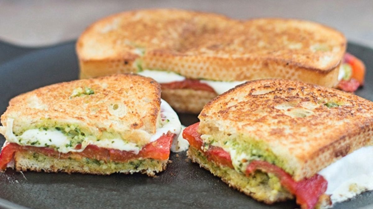 Running Out of Lunch Ideas? 26 Easy Recipes To Try 16 Mozzarella Cheese Sandwich With Pesto