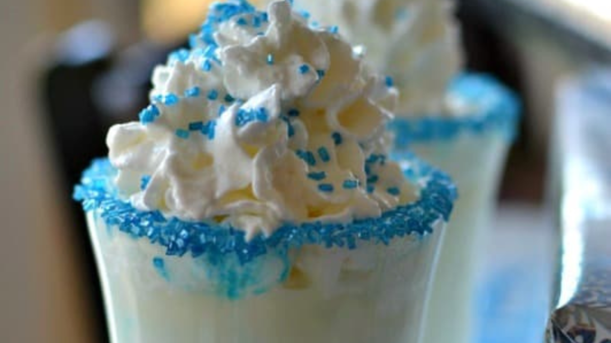 19 Festive Drinks to Warm Your Heart This Christmas 9 White Hot Chocolate