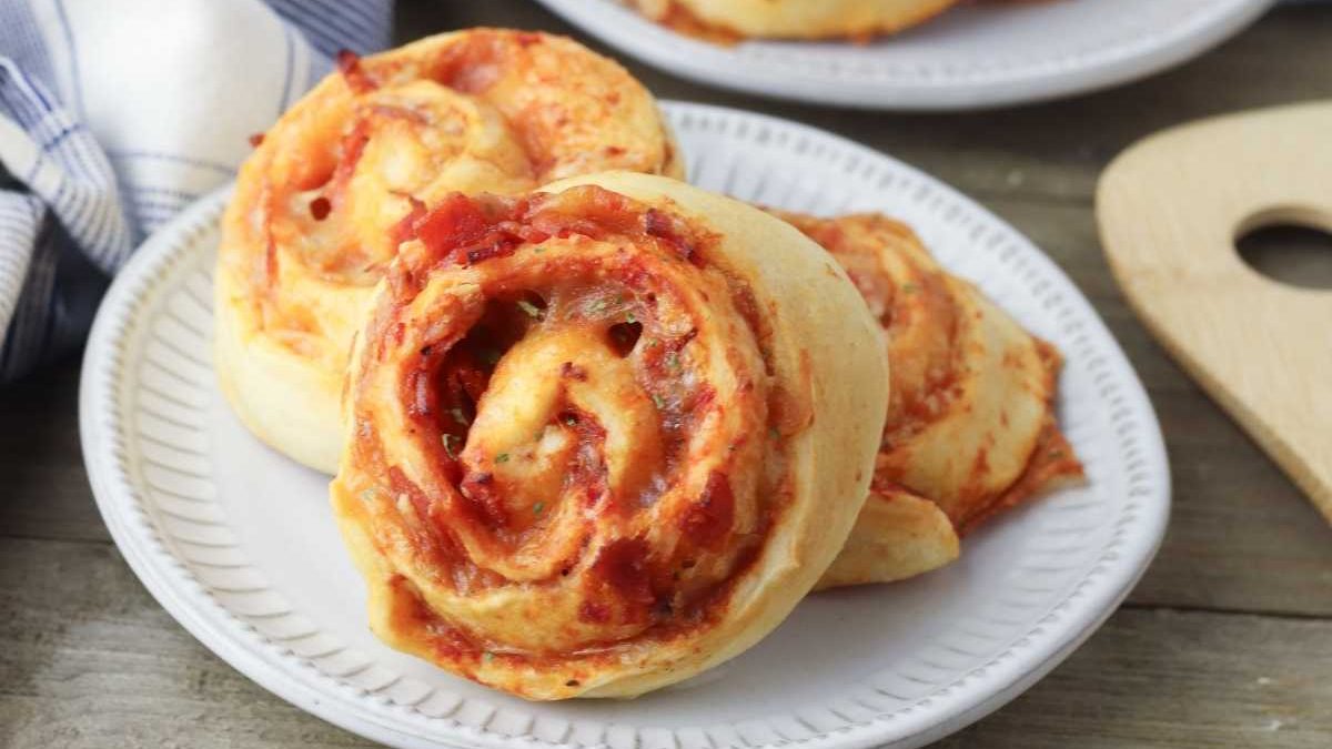 Running Out of Lunch Ideas? 26 Easy Recipes To Try 14 crescent roll Pepperoni Pizza Pinwheels