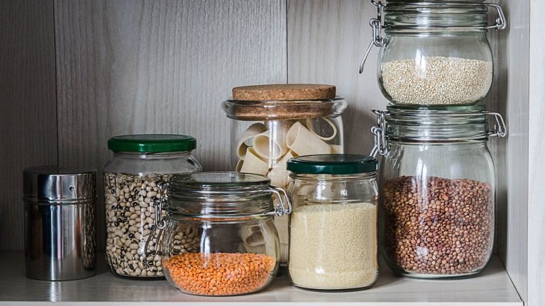 How to Keep an Uncluttered, Organized Kitchen Pantry