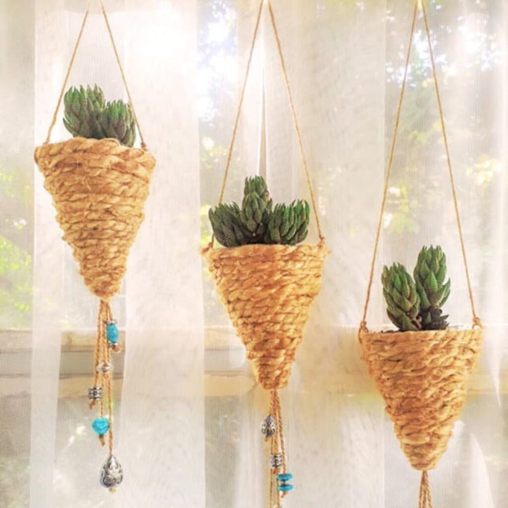 25 Creative Ways to Turn Old Junk into Beautiful Planters for Your Garden 22 Soda Can Rope Planters