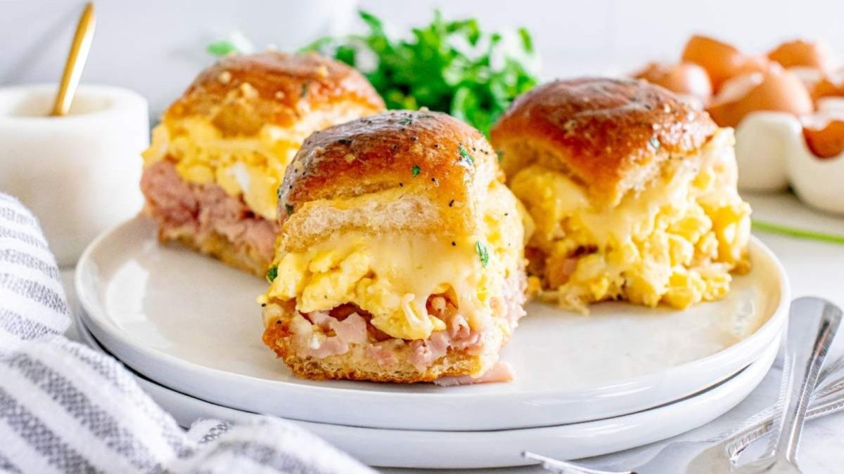 19 Crowd-Pleasing Slider Recipes Perfect for Game Day 5 Breakfast Sliders