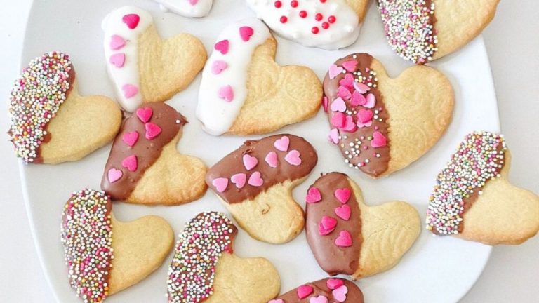 21 Romantic Valentine’s Day Cookie Recipes Made with Love