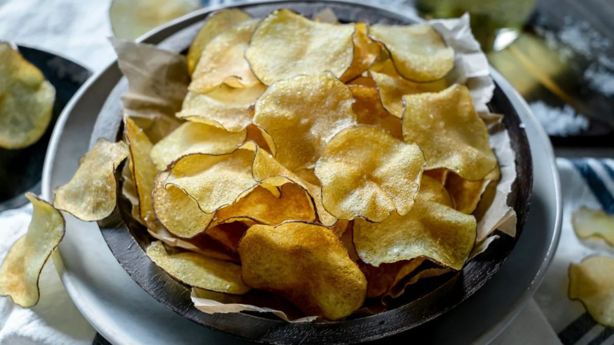 25 Crunchy Homemade Chips That Aren’t Just About Potato Chips 25 Crispy Homemade Potato Chips