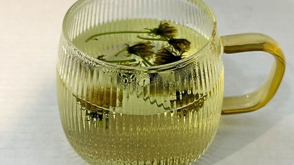 12 Rich Dandelion Recipes to Take from Your Garden to the Table 2 Dandelion Tea