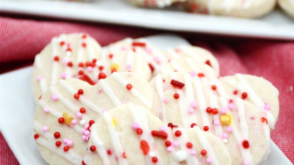 15 Dreamy Valentine's Day Cookie Recipes 11 Mini Valentine Shortbread Cookies