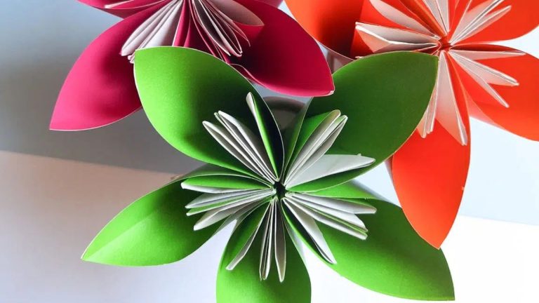 29 Blossoming Handmade Paper Flower Crafts