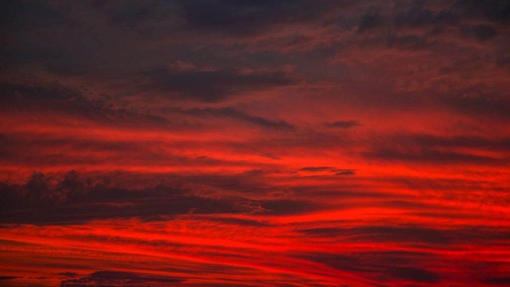 15 Ways to DIY Forecast the Weather 8 Red sky view