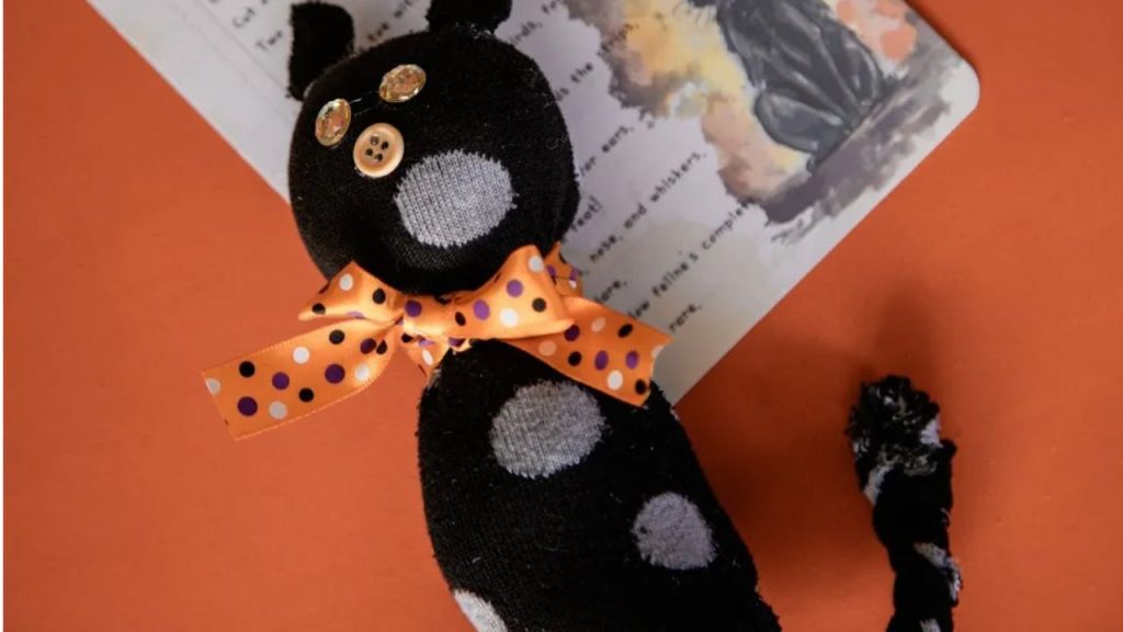 Shadow Felines_ No-Sew Sock Cats for Kids