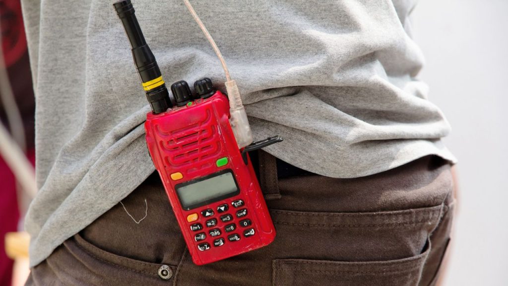 How to Prepare for the Long Term If the Power Grid Were to Fail 13 Walkie talkie