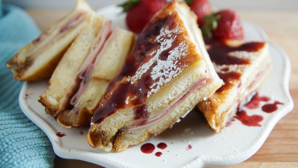 25 Gourmet Sandwiches Perfect for Your Next Lunch Break 22 Copycat Monte Cristo Sandwich - a delicious sandwich you can easily make at home