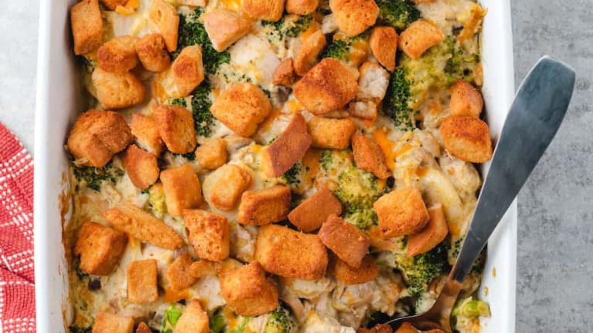 16 Easy Meals That Start with a Can of Cream of Mushroom Soup 15 Easy Chicken Broccoli Casserole