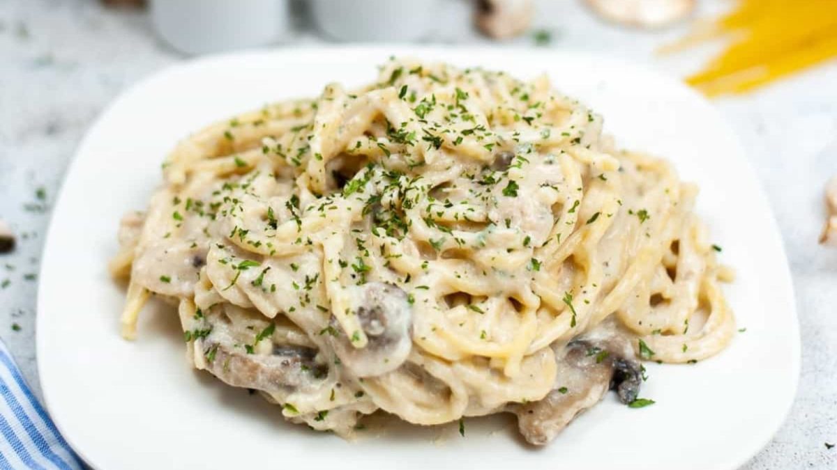 16 Easy Meals That Start with a Can of Cream of Mushroom Soup 9 Easy Instant Pot Chicken Mushroom Tetrazzini