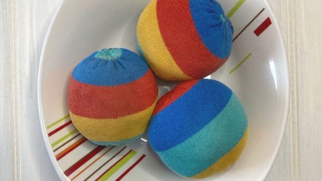 9 Brilliant Crafting Ideas That Use Old Socks 3 Sock Balls 1