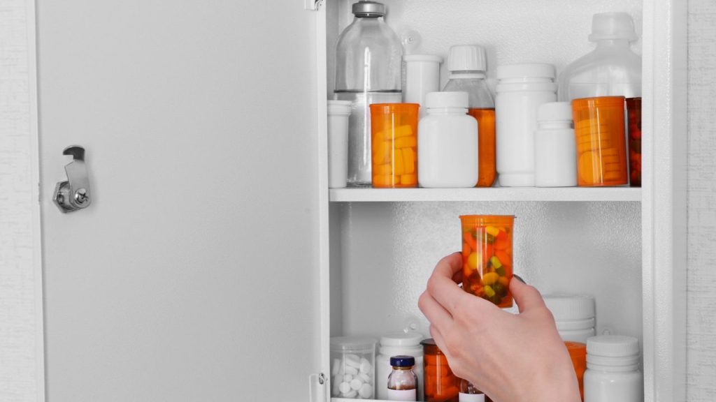 17 Underrated Frugal Life Hacks That Deserve More Attention 2 person in medicine cabinet