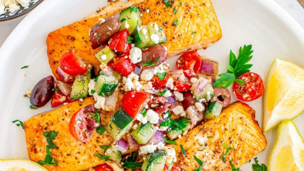 26 Salmon Recipes You Won’t Get Enough Of 3 salmon with salsa