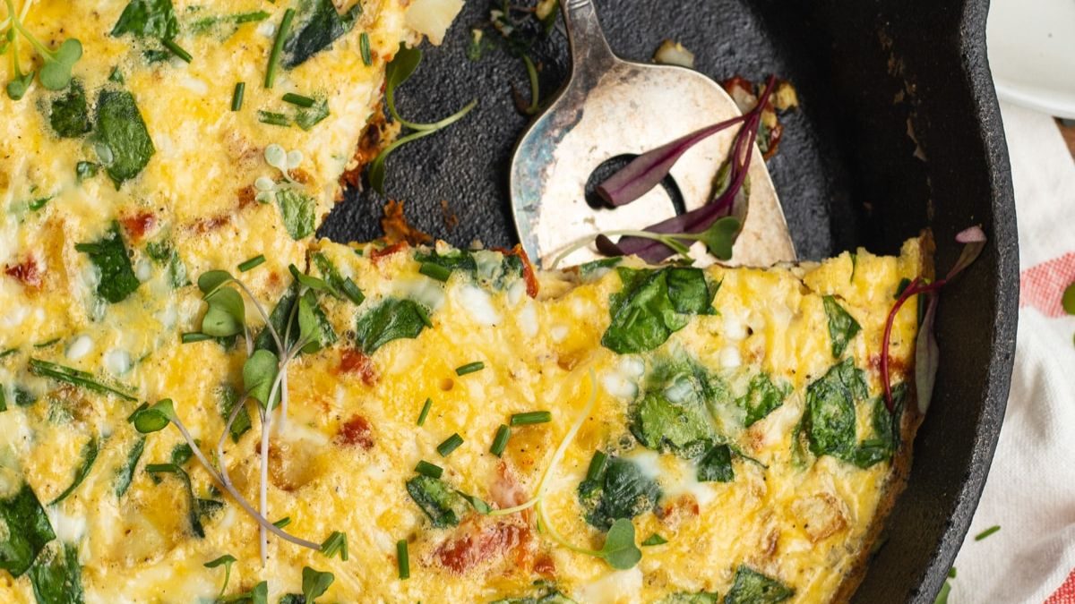 24 Dinner Recipes to Make in Grandma's Favorite Cast Iron Skillet 20 Sun Dried Tomato and Cottage Cheese Frittata by Sprinkled with Balance