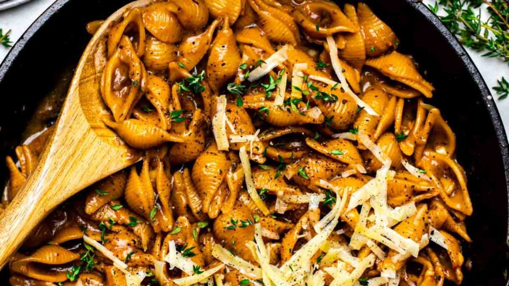 24 Dinner Recipes to Make in Grandma's Favorite Cast Iron Skillet 2 french onion pasta