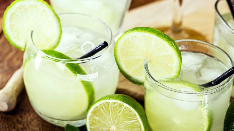 10 Lime Drinks That Are Perfect for a Hot Afternoon