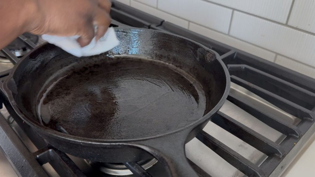 Rusted Cast Iron Skillet? Here’s The Secret To Restoring It 7 season oil cast iron