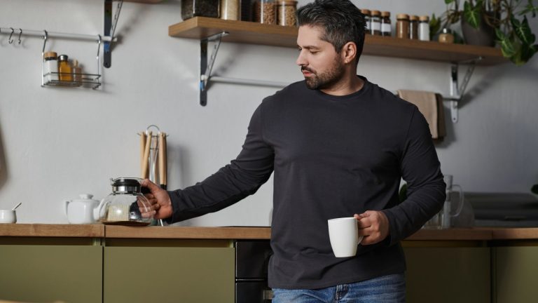 15 Urban Survival Tricks for City Folks Who Don’t Have a Bunker