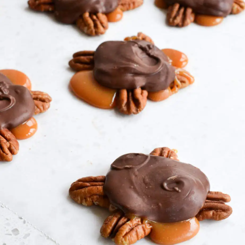 26 Rich Chocolate Recipes You Have to Try 21 CHOCOLATE TURTLES