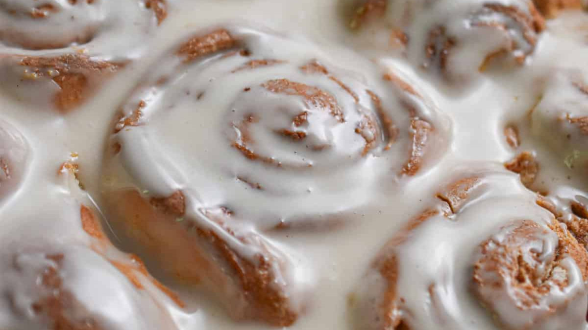20 Simple Recipes That Start With a Box of Bisquick 10 Bisquick Cinnamon Rolls