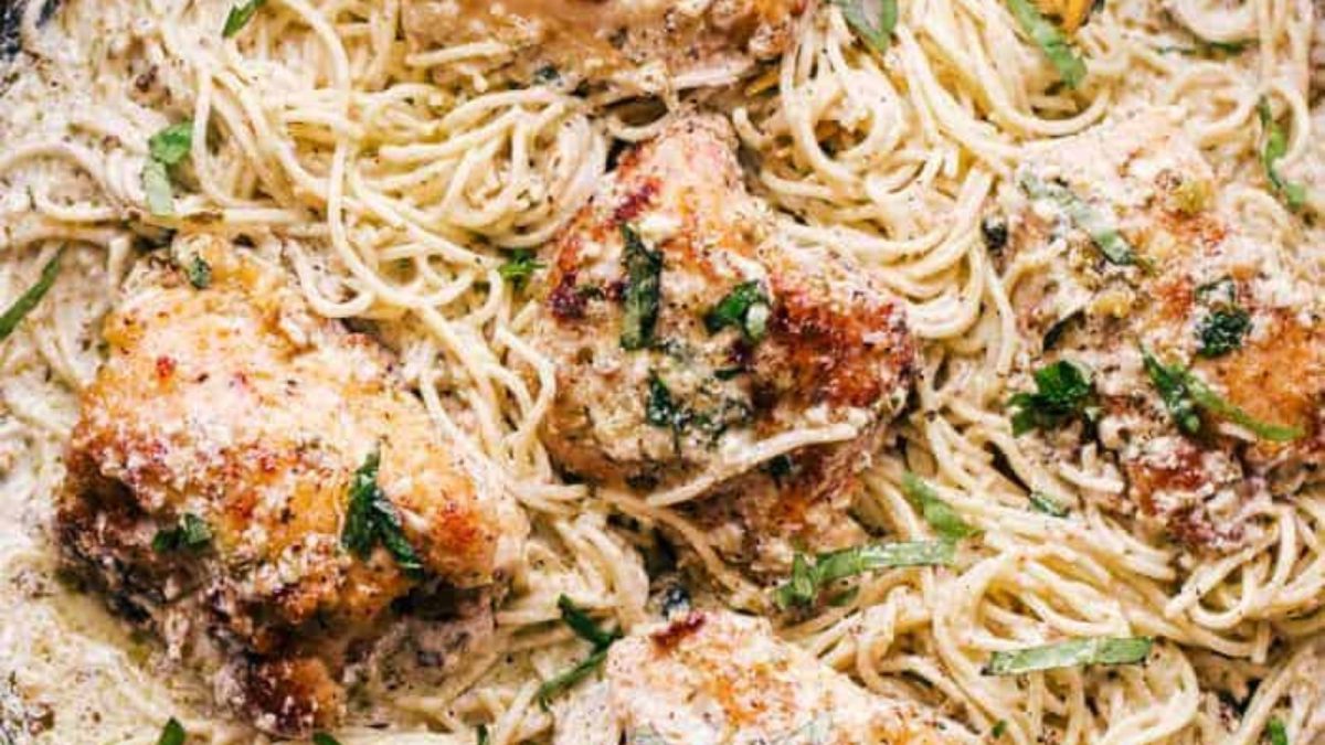 Creamy Pesto Chicken Skillet