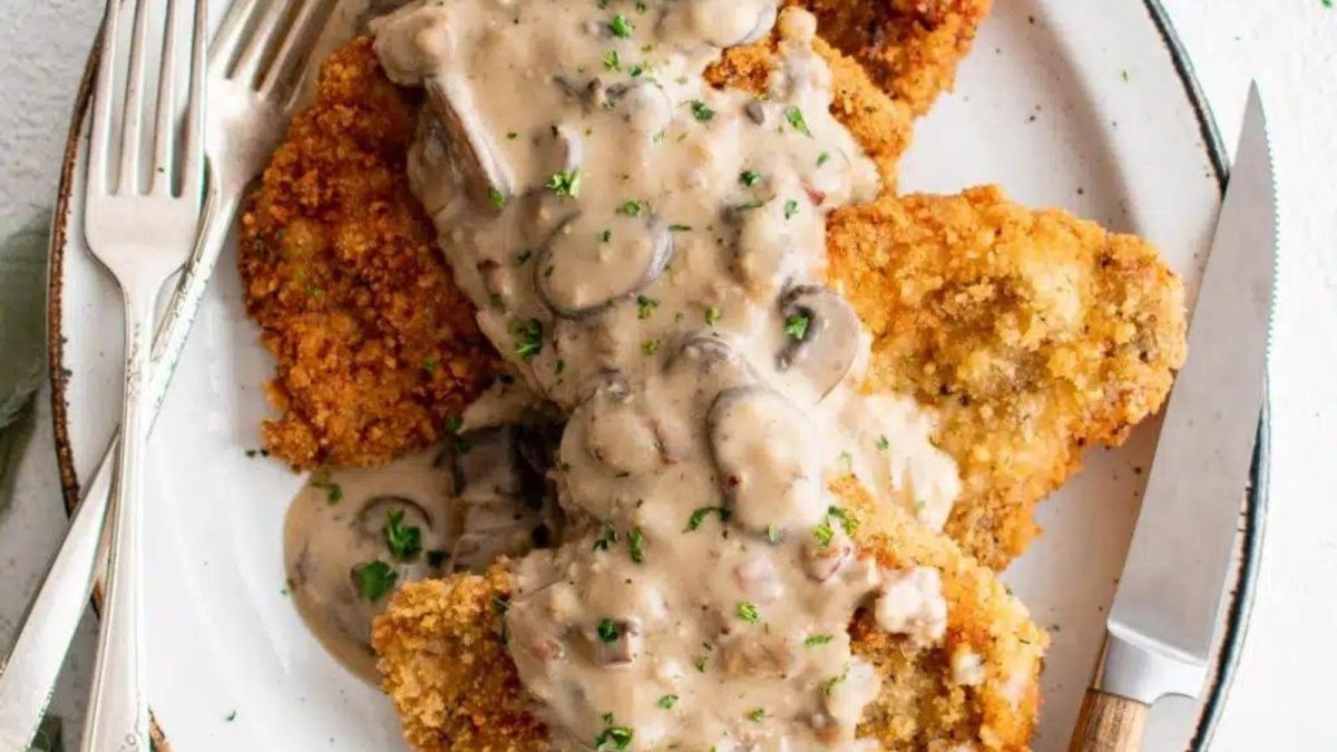 20 Classic German Dishes You Should Try at Least Once 14 Jagerschnitzel