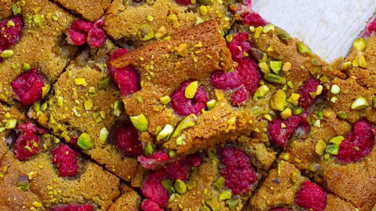 22 Raspberry Desserts That Are Bursting with Flavor 2 Raspberry Pistachio Cake Bars
