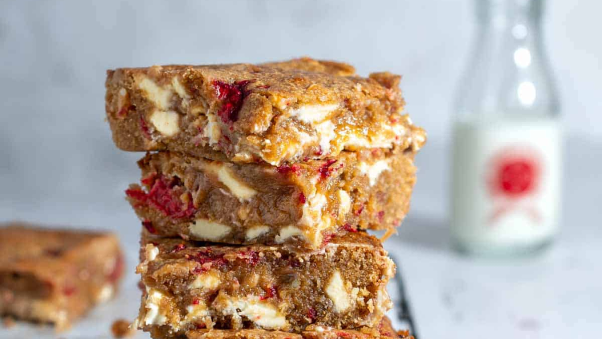 22 Raspberry Desserts That Are Bursting with Flavor 4 White chocolate and Raspberry Blondis