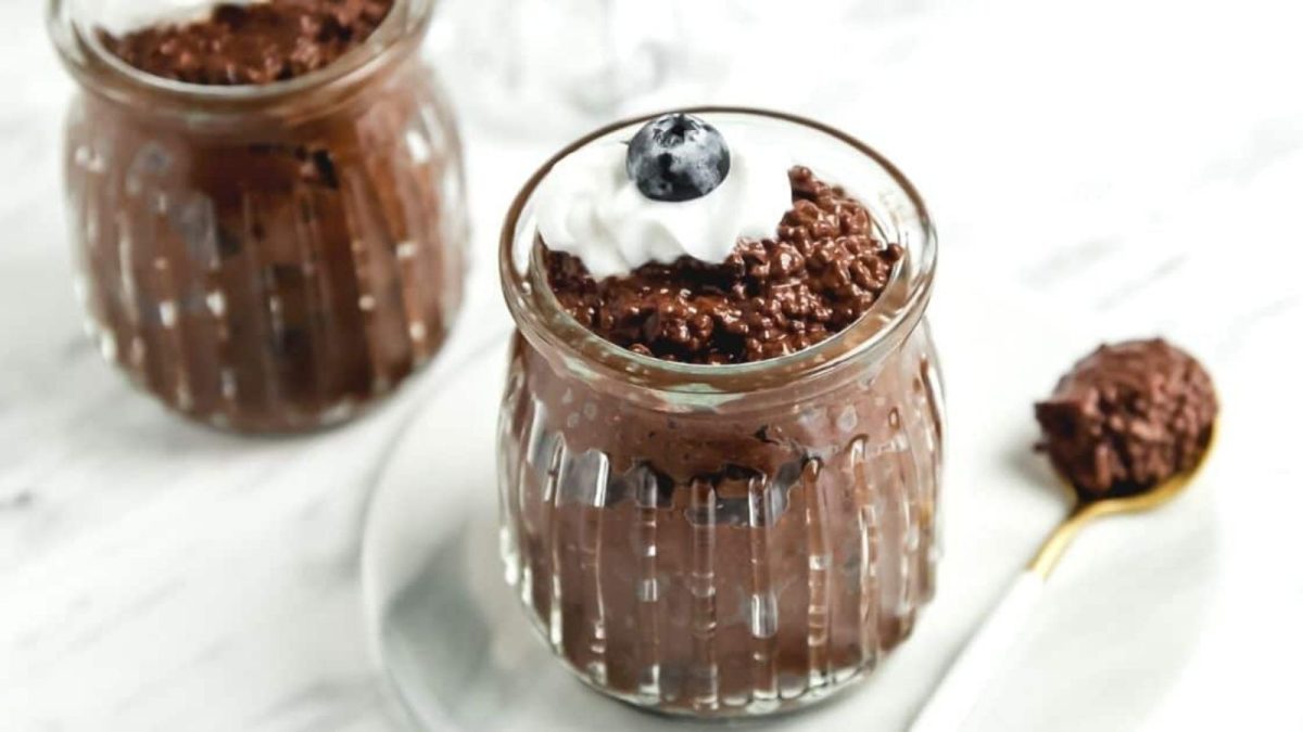 Sugar-free Chocolate Chia Pudding (vegan & keto)