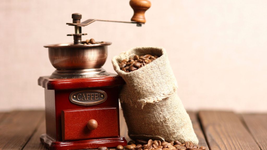12 Must Have Powerless Kitchen Appliances for Cooking Off the Grid