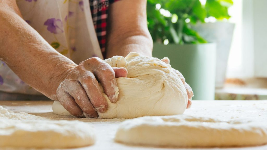 12 Forgotten Homemaking Skills That Made Our Grandmothers So Resourceful