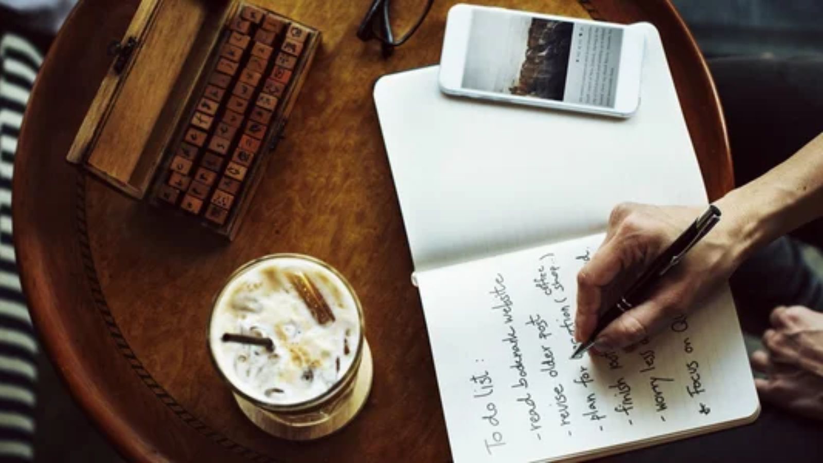 14 Small Changes to Help You Stress Less and Stay Organized 1 to do list