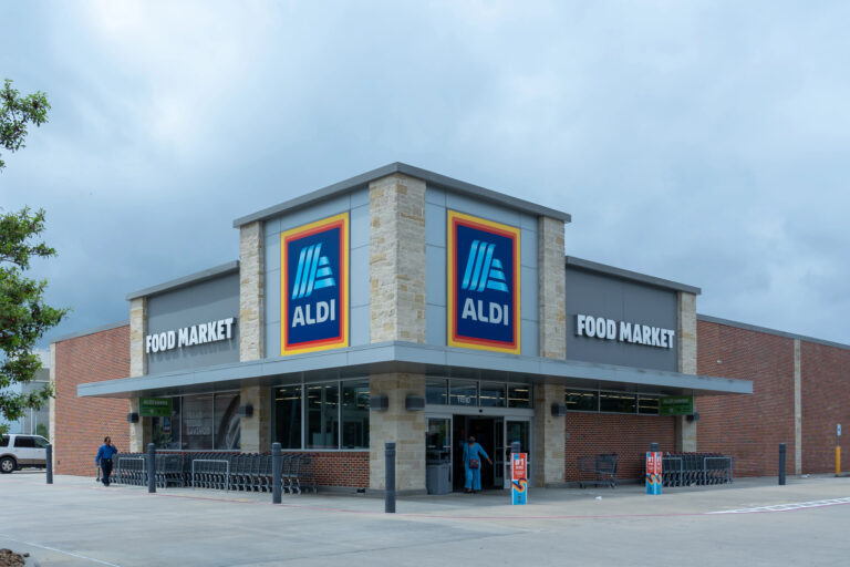 13 Grocery Stores That Can Help You Save More on Every Shopping Trip
