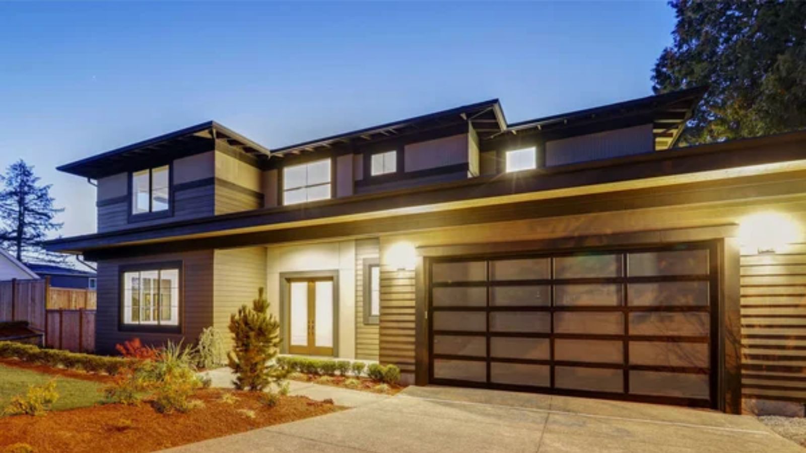 12 Dated Exterior Features That Could Lower Your Home&rsquo;s Curb Appeal