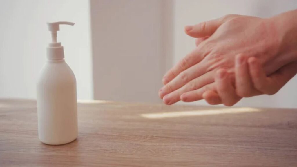 17 Smart Survival Uses for Hydrogen Peroxide Most People Never Think About