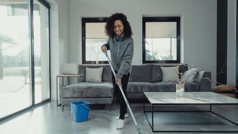 12 Easy Habits That Can Save You From Weekend Cleaning Marathons